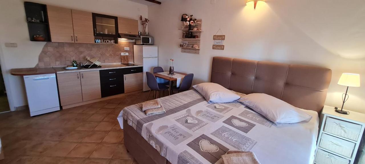 Apartments Rogoznicka Oaza Rogoznica  Esterno foto